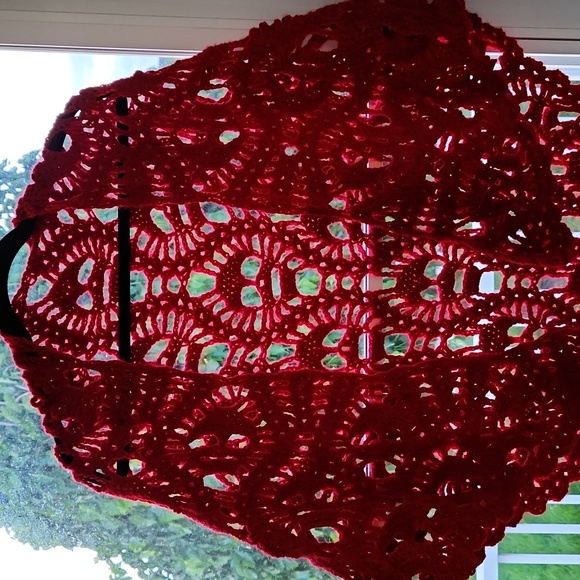 Handmade Red skull shawl/wrap - Picture 4 of 4